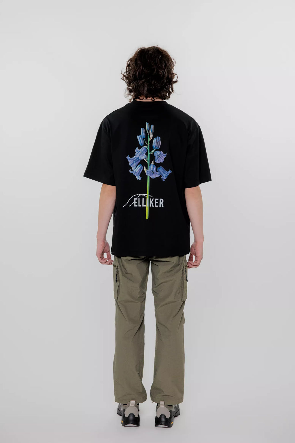 ELLIKER Rill Bluebell Print Short Sleeve T-Shirt in BLACK