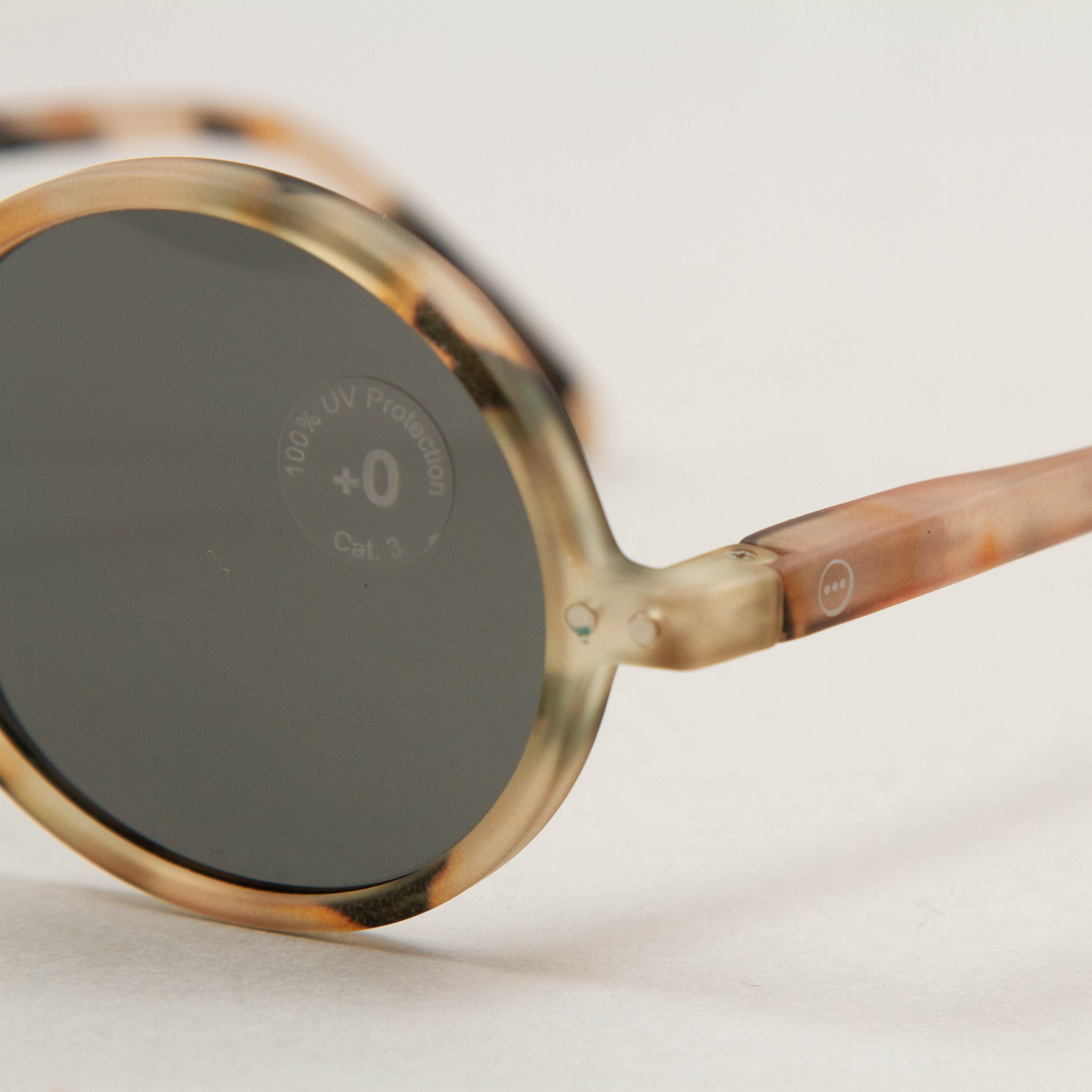 #G The Round Sunglasses in LIGHT TORTOISEIZIPIZI - CACTWS