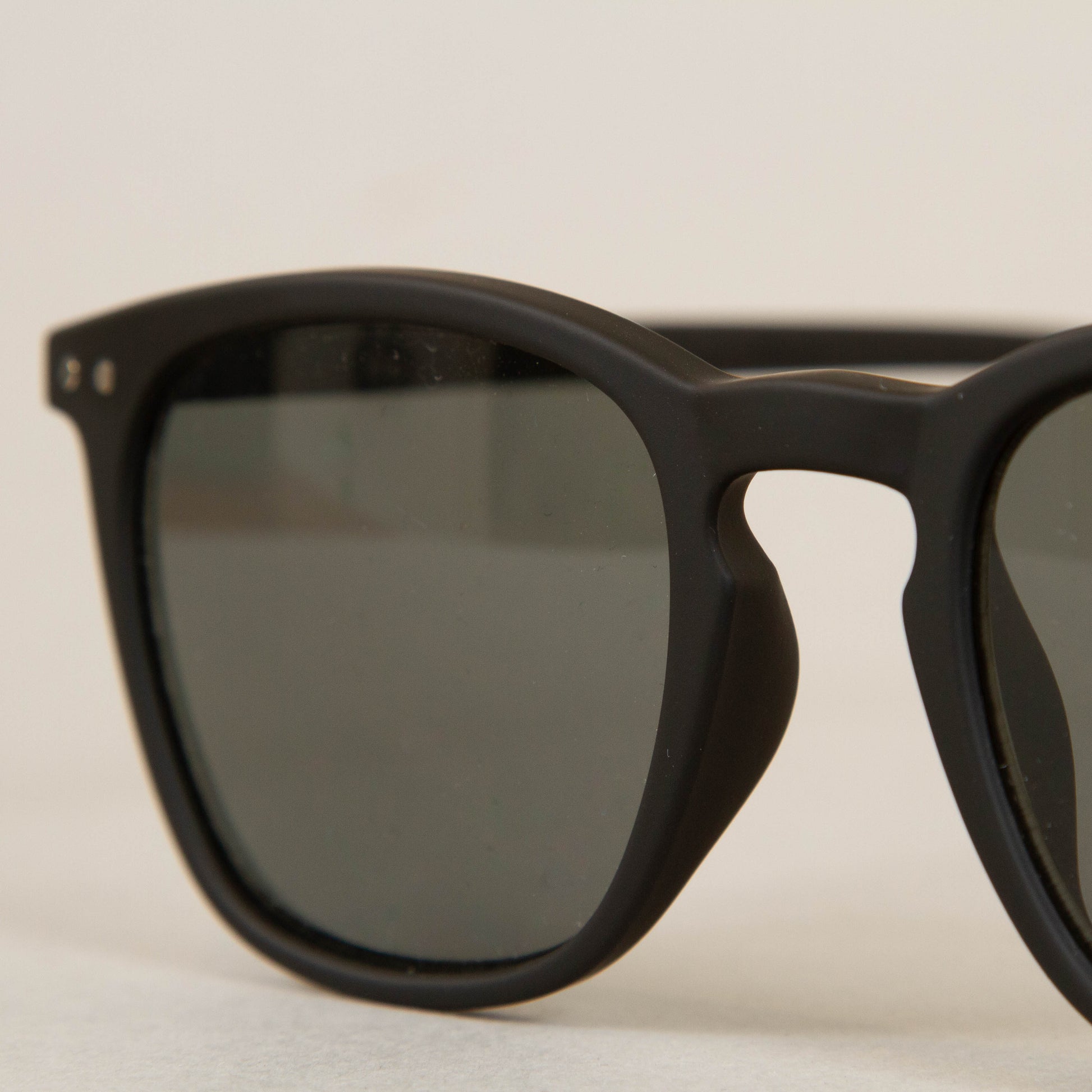 #E The Trapeze Sunglasses in BLACKIZIPIZI - CACTWS