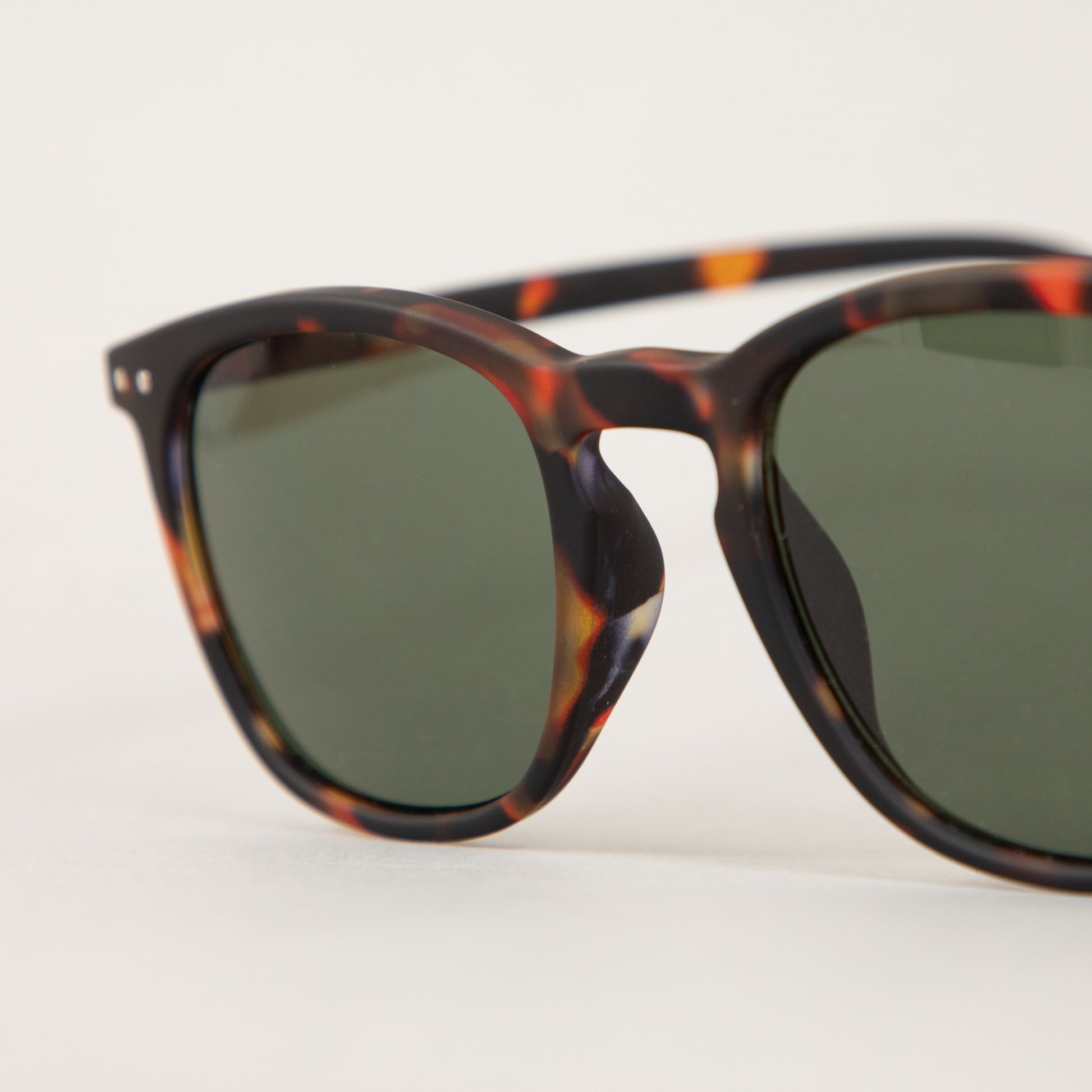 #E The Trapeze Sunglasses in TORTOISE GREENIZIPIZI - CACTWS