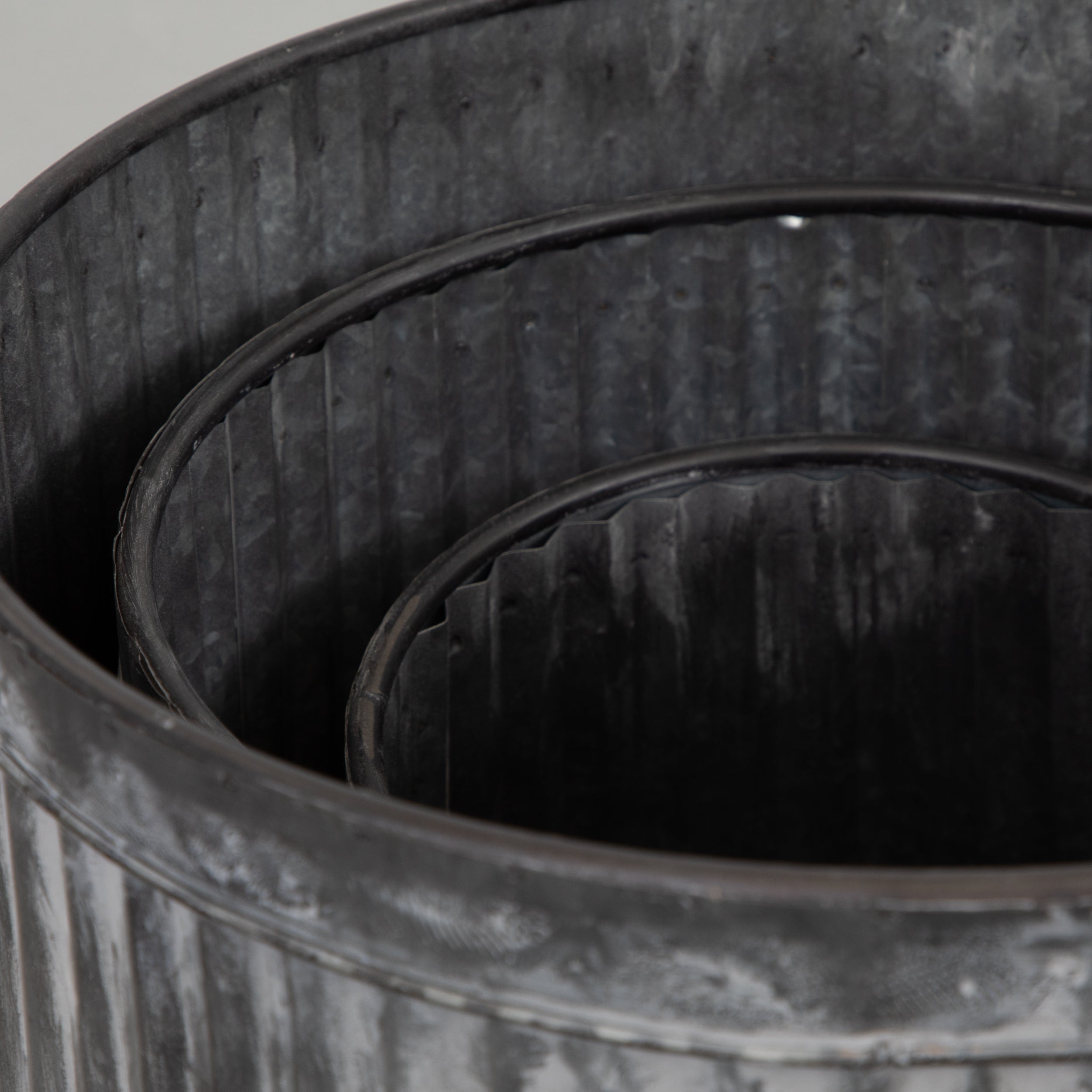 LIGHT & LIVING FREESIA Vintage Style Zinc Flower Pots (Medium)