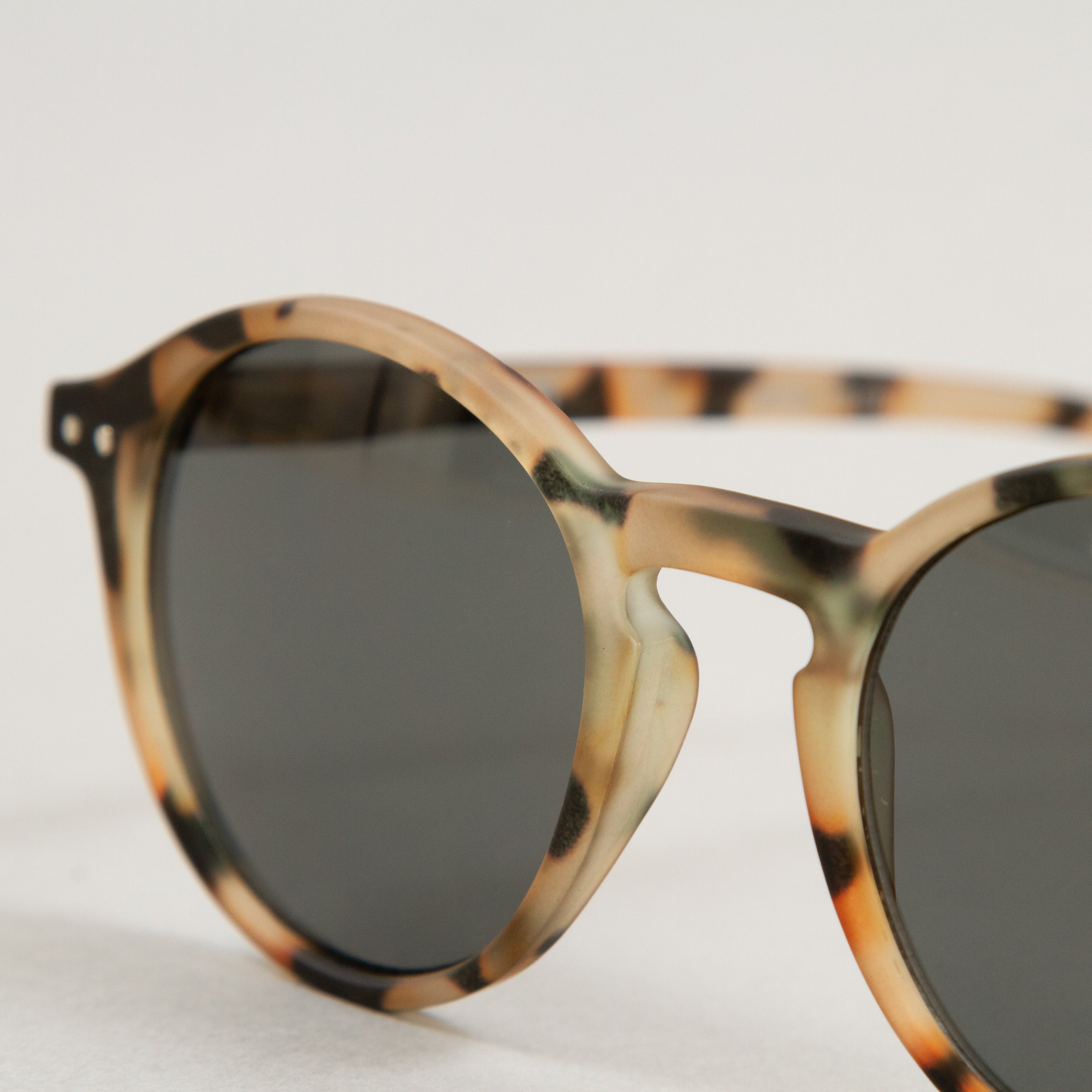 #D The Iconic Sunglasses in LIGHT TORTOISEIZIPIZI - CACTWS
