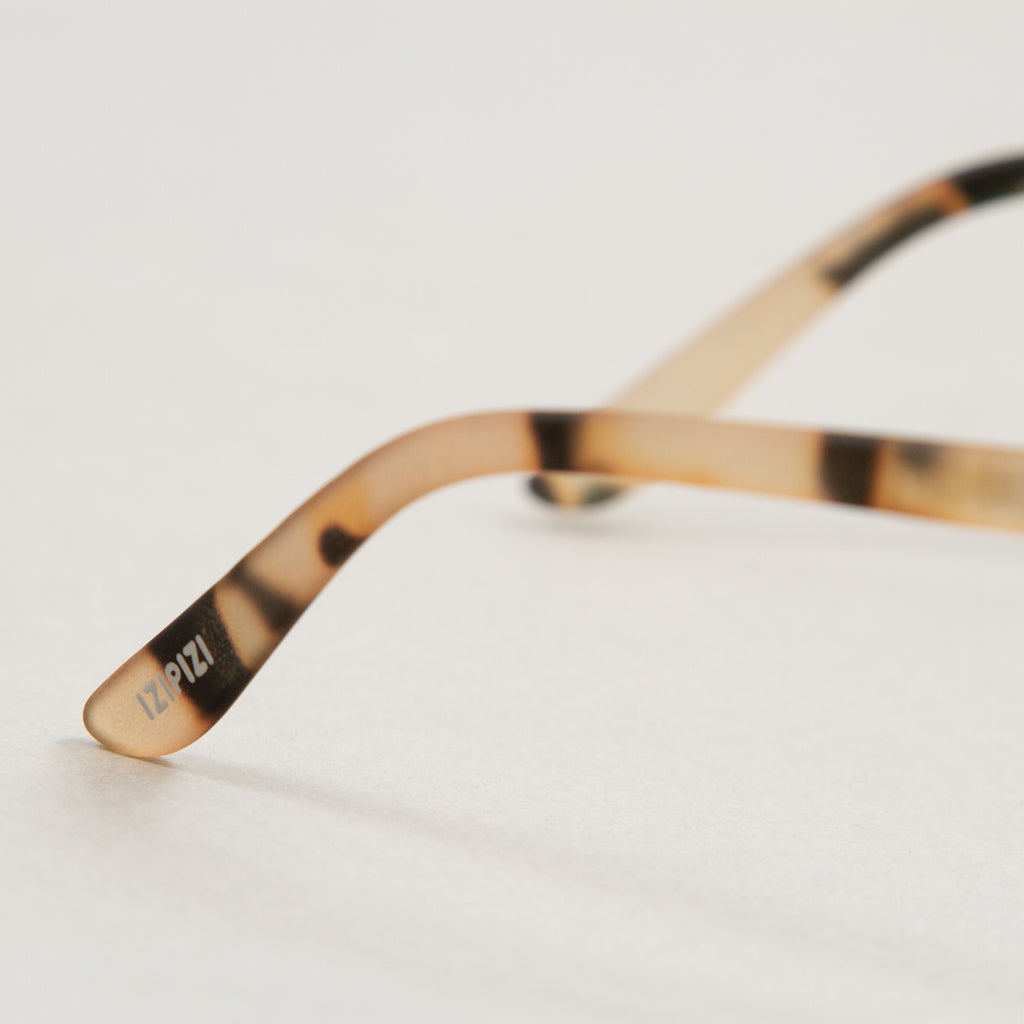 #D The Iconic Sunglasses in LIGHT TORTOISEIZIPIZI - CACTWS