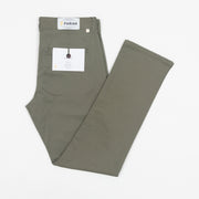 FARAH Elm Regular Fit Organic Cotton Twill Chinos in VINTAGE GREEN