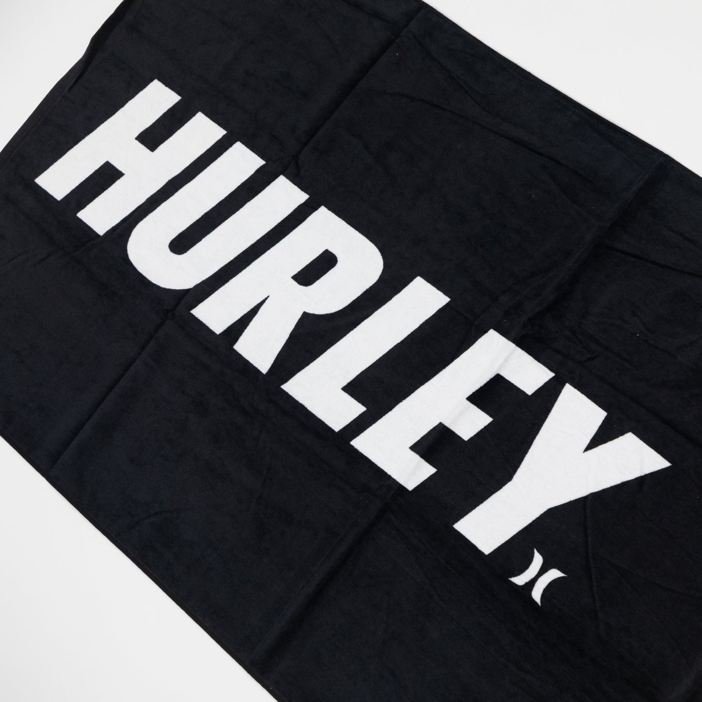 HURLEY Logo Stripe Towel in BLACK