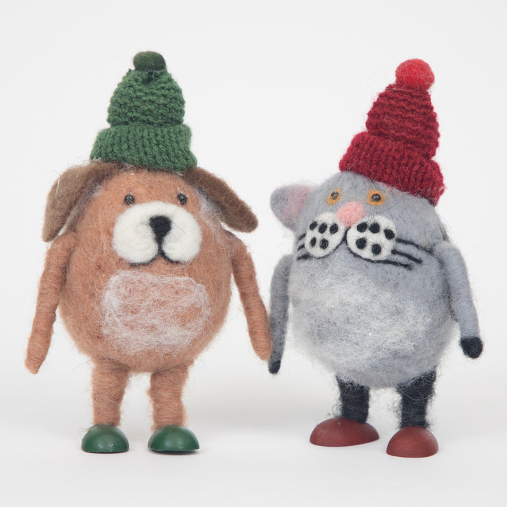 Hagen Hound with Green Hat Christmas Ornament