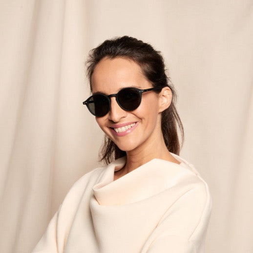 IZIPIZI #D The Iconic Round Sunglasses in BLACK