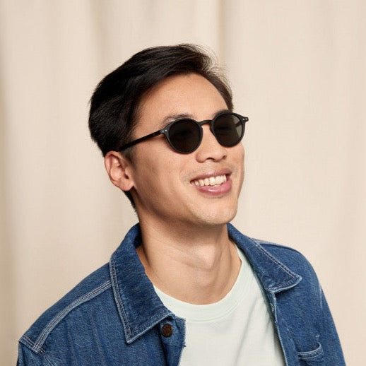 IZIPIZI #D The Iconic Round Sunglasses in BLACK