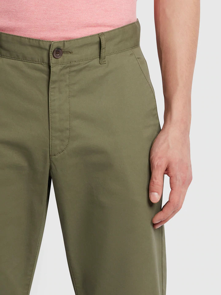 FARAH Elm Regular Fit Organic Cotton Twill Chinos in VINTAGE GREEN
